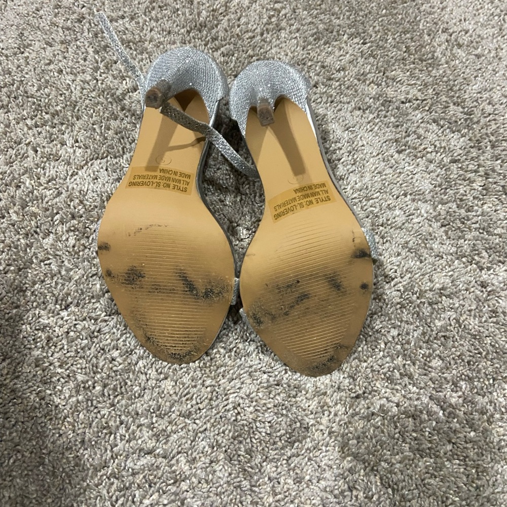 Silver heels - Picture 4 of 4